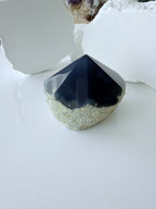 Blauwe Agaat – half ruw, half geslepen