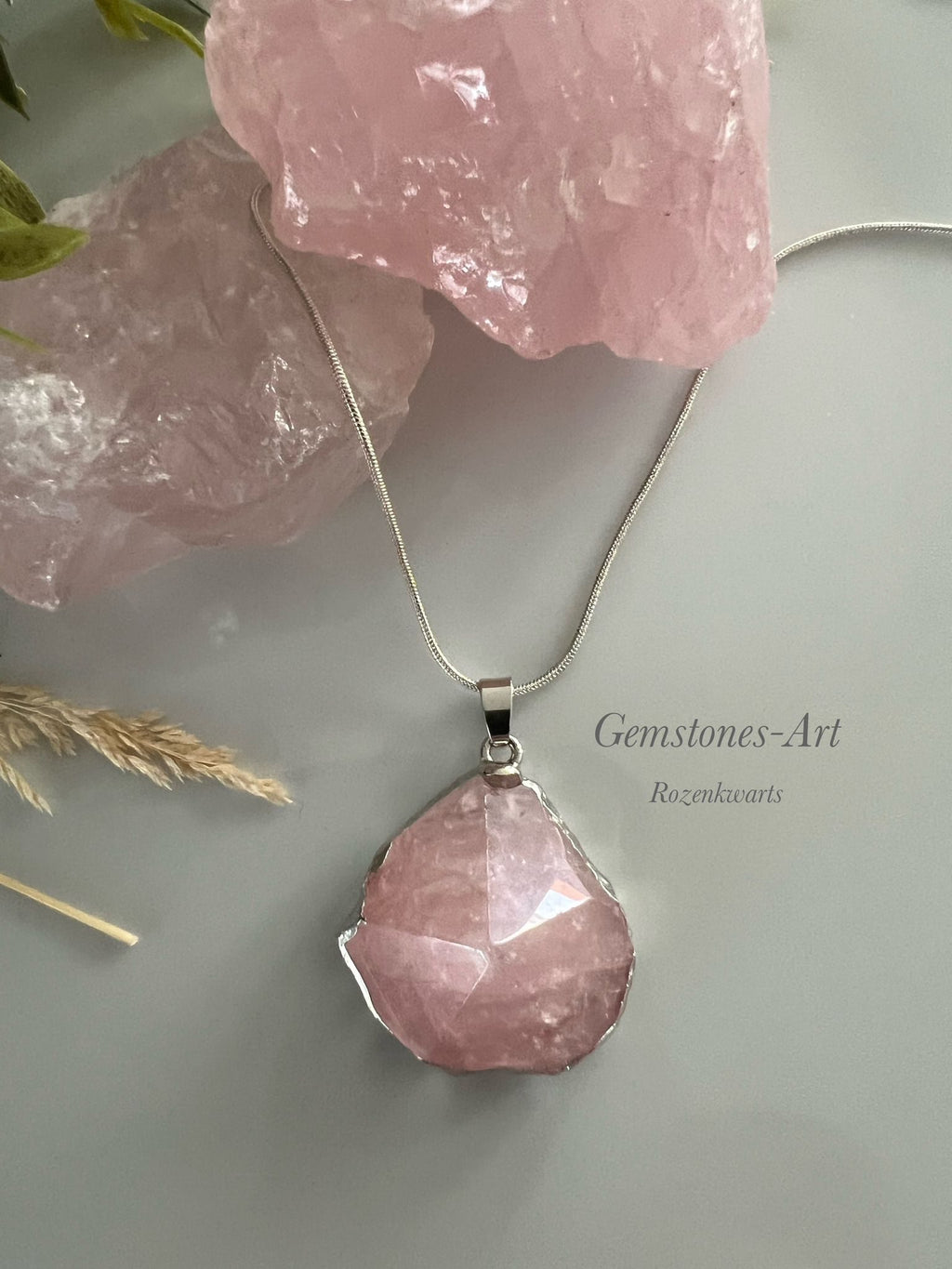 Rozenkwarts hanger + ketting image 1