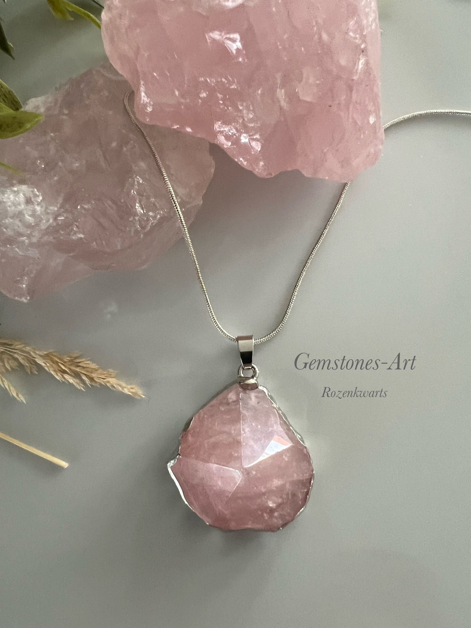 Rozenkwarts hanger + ketting image 1