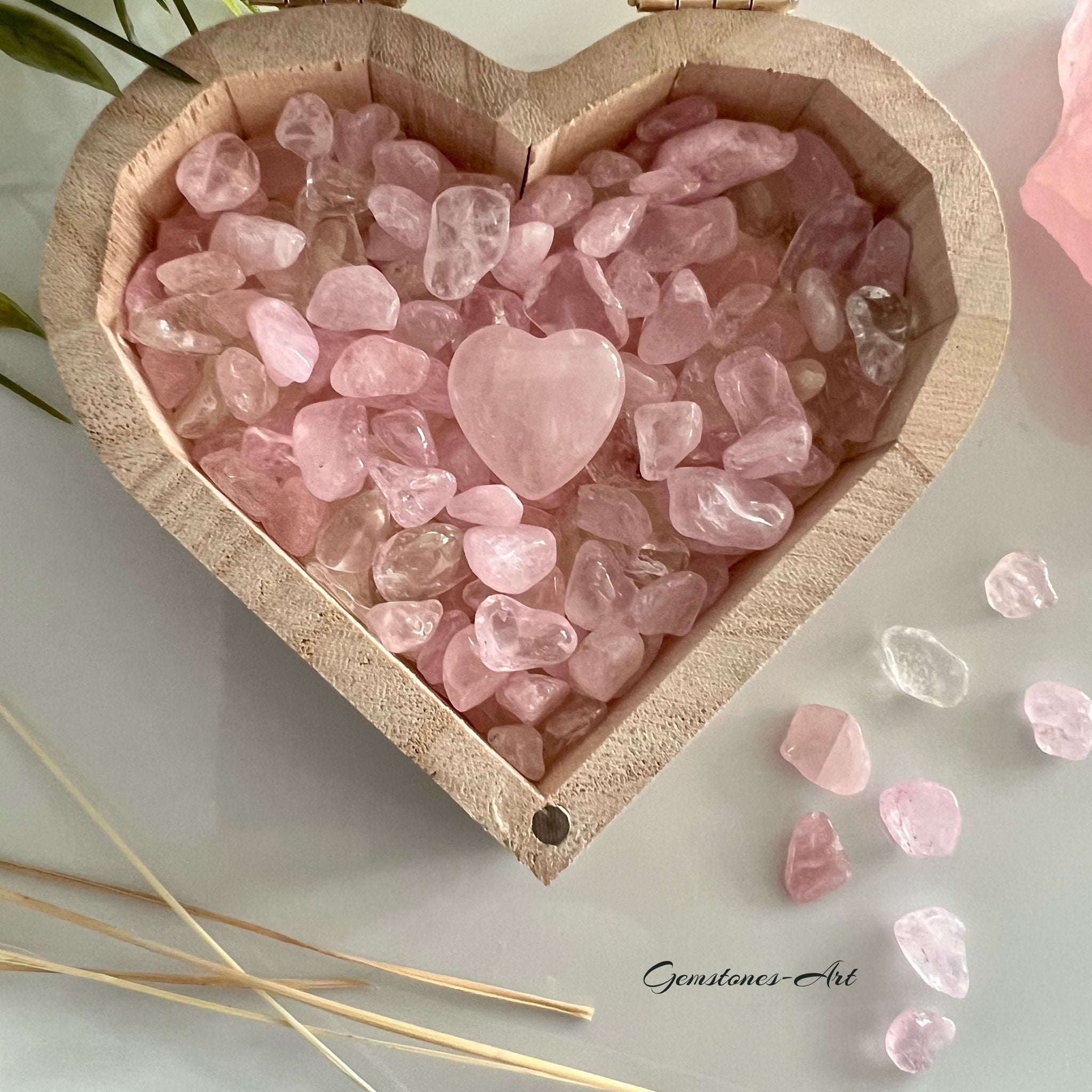 Rozenkwarts &amp; bergkristal (houten hart doosje) image 0