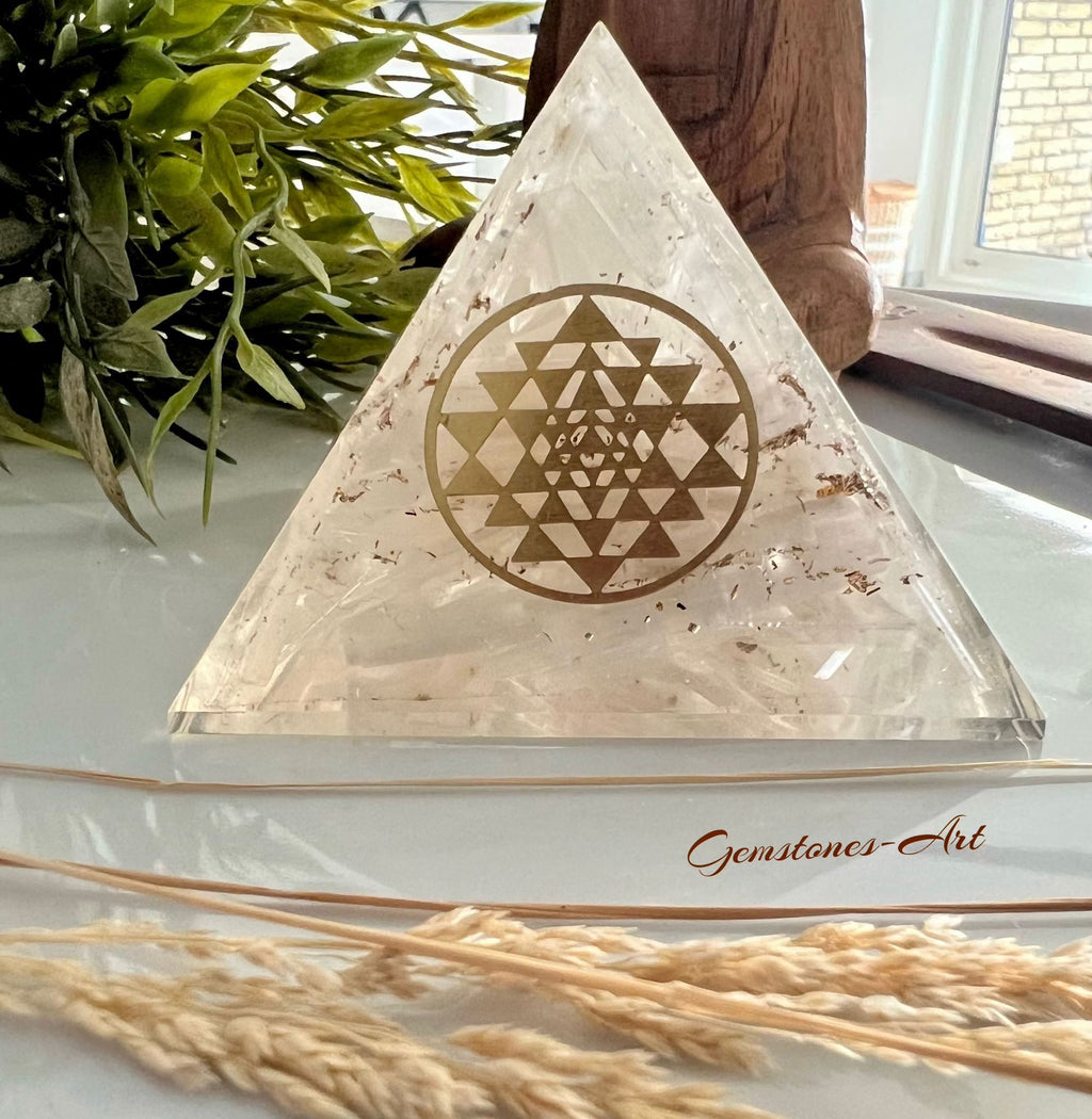 Orgonite Pyramide Selenite - Sri Yantra - image 3