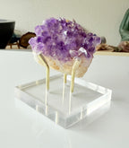 Natuurlijke Amethist Cluster op luxe transparante edelsteenhouder