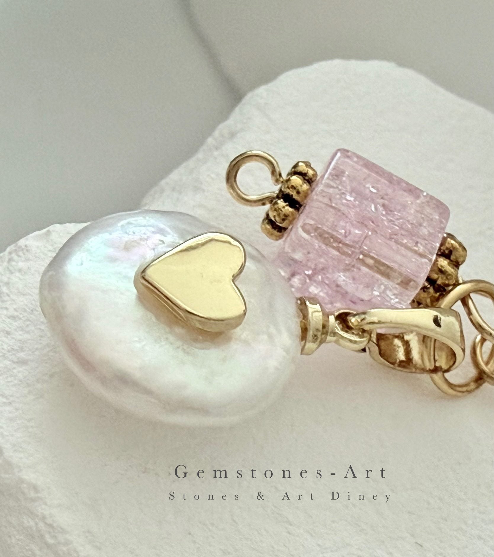 Oorbellen - “hart van goud”Afmeting lengte: 4.2 cm image 2