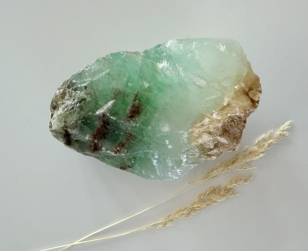 Regenboog Calciet (ruw) 415 gram image 1