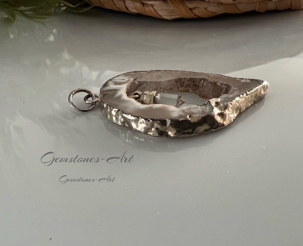 Agaat hanger met Bergkristal puntje image 2
