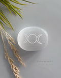 Seleniet ovale handsteen godin symbool image 0