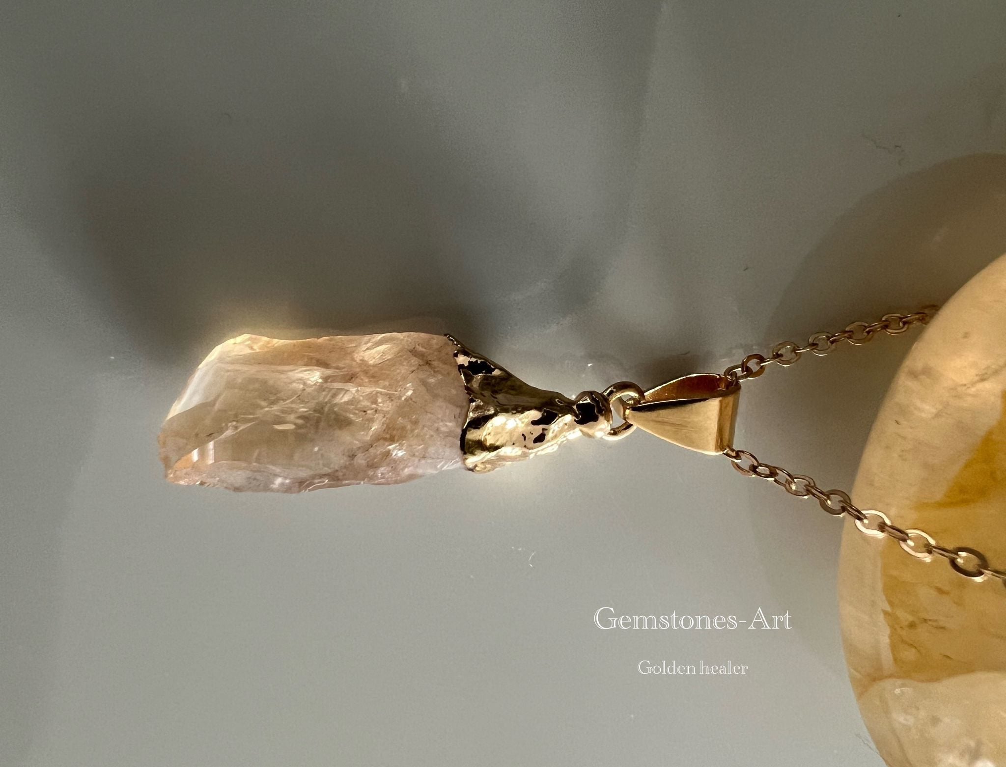 Lemurian (Golden healer)  hanger met ketting image 1