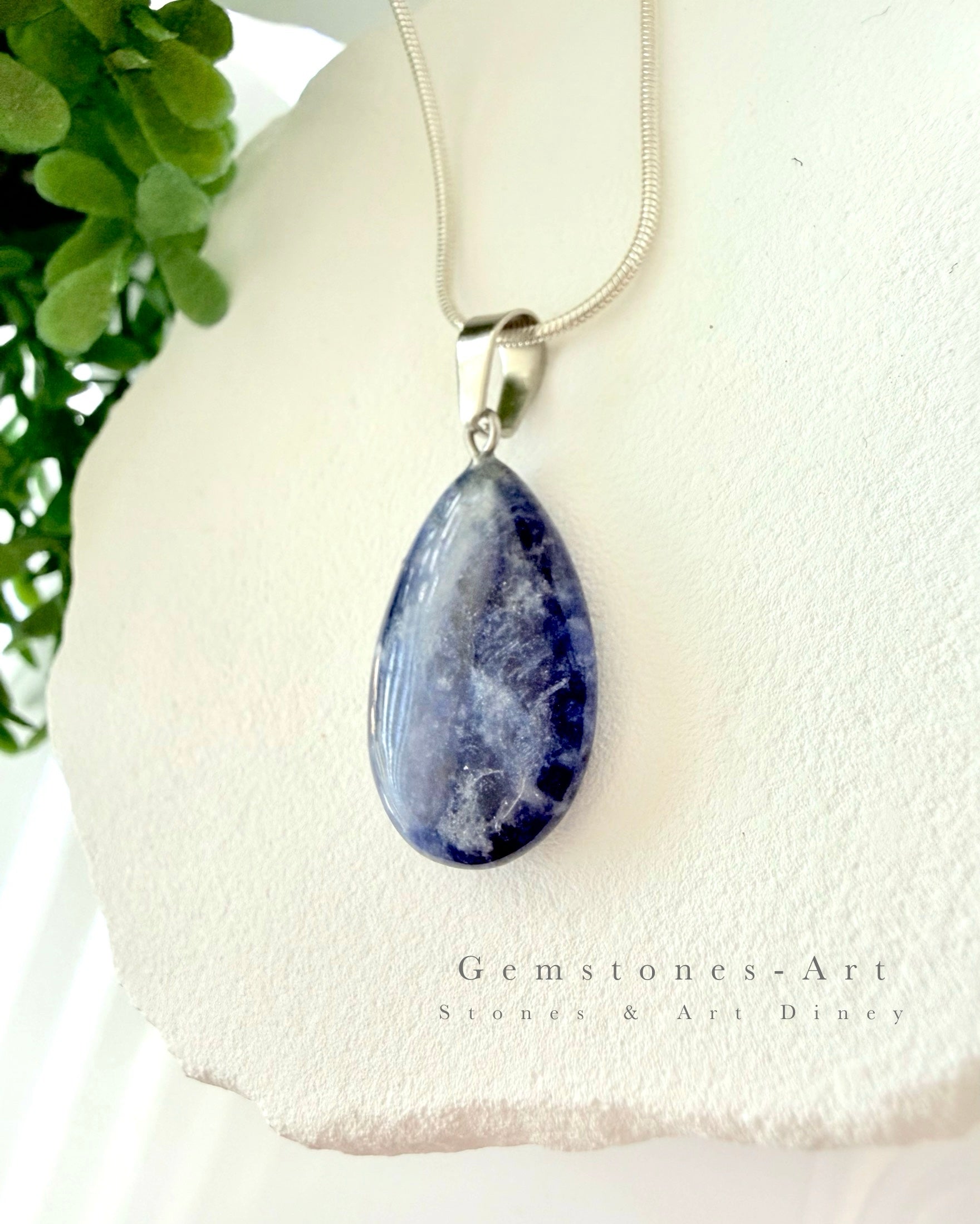 Sodaliet hanger met ketting image 1
