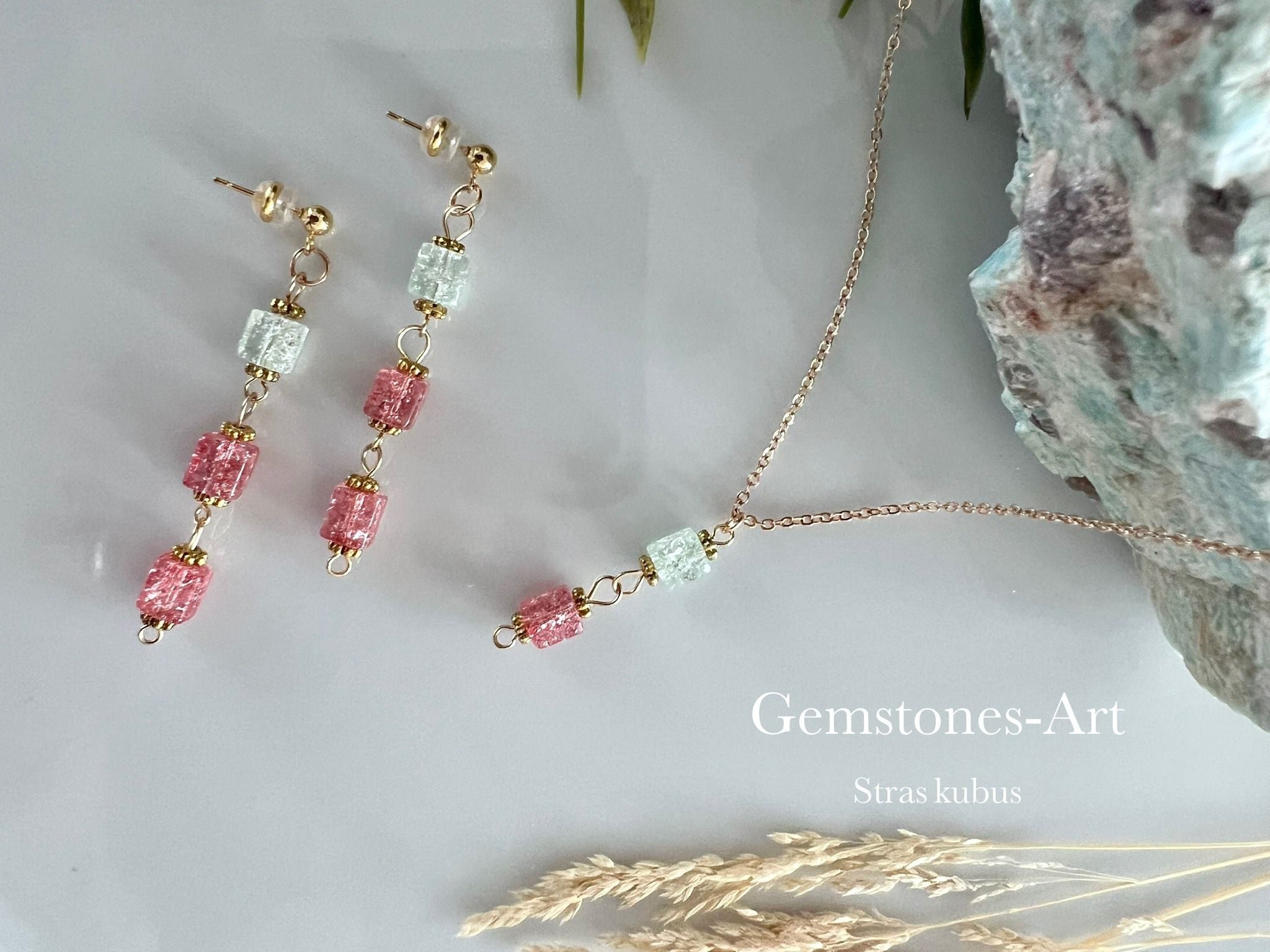 Strass oorbellen & ketting image 2