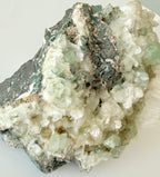 Apofylliet (groene) met Stilbiet en soms Heulandiet (Hieros Gamos)