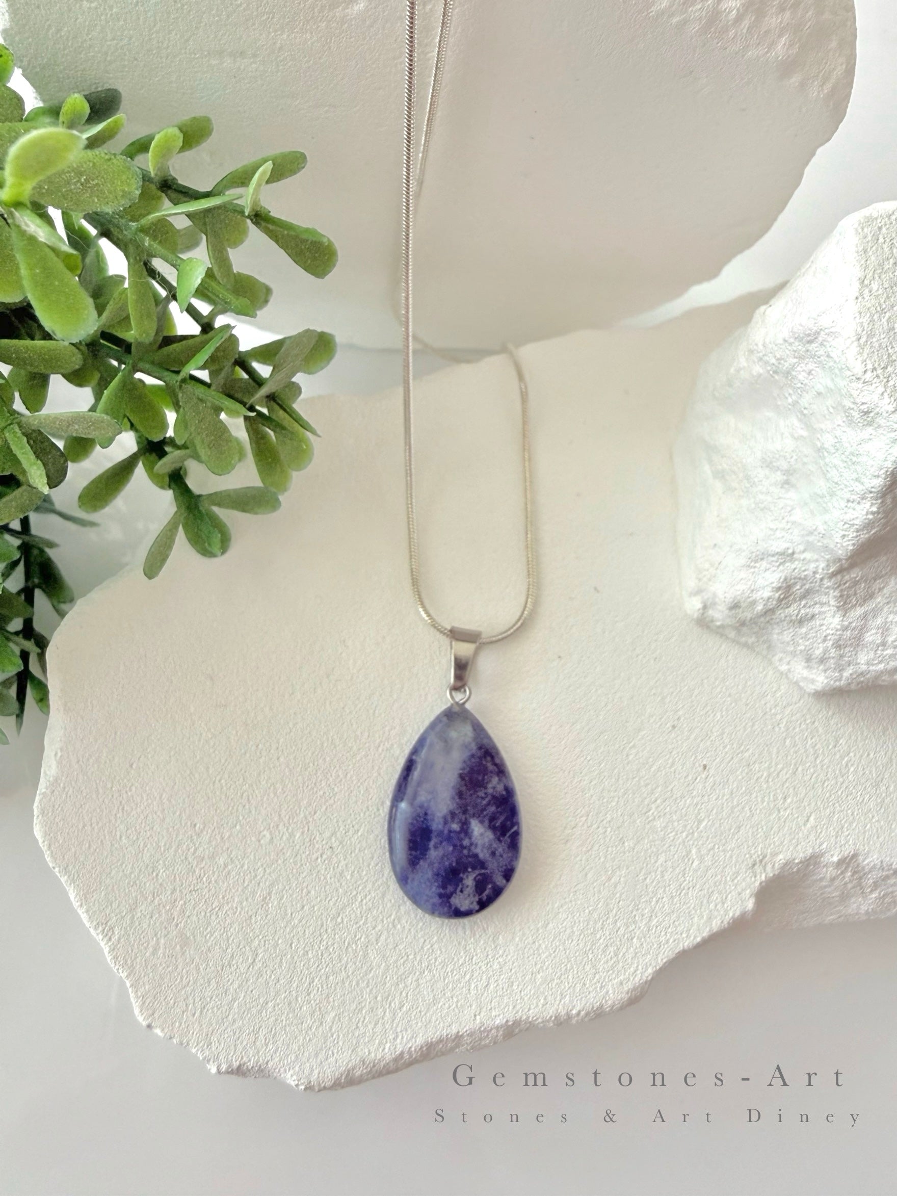 Sodaliet hanger met ketting image 2