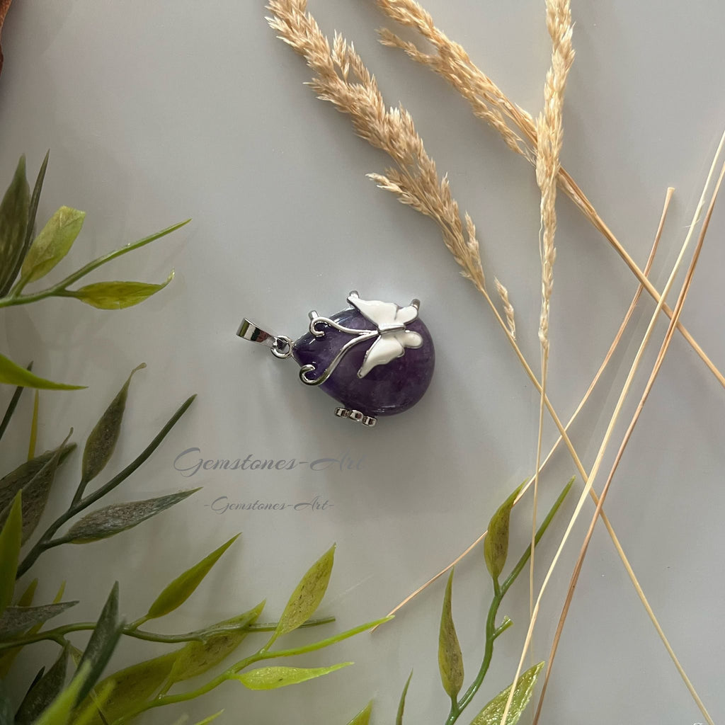 Amethist hanger met witte vlinder image 1