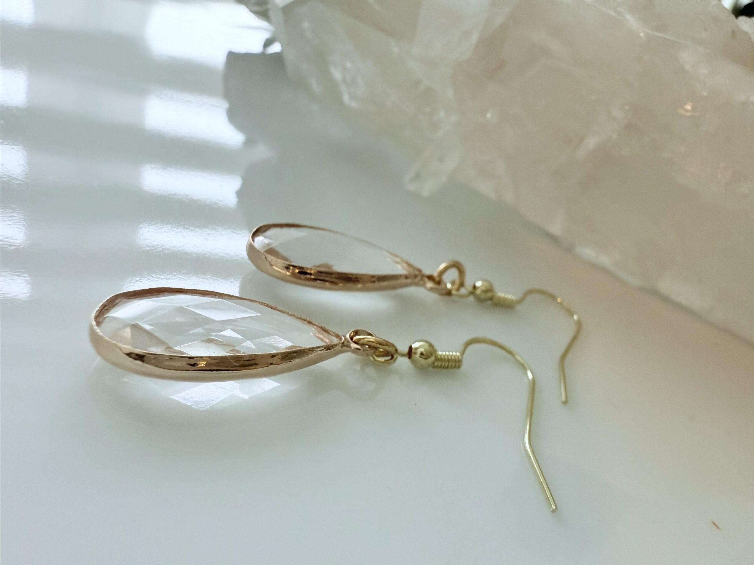 Bergkristal facet oorhangers- 14kt goud image 4