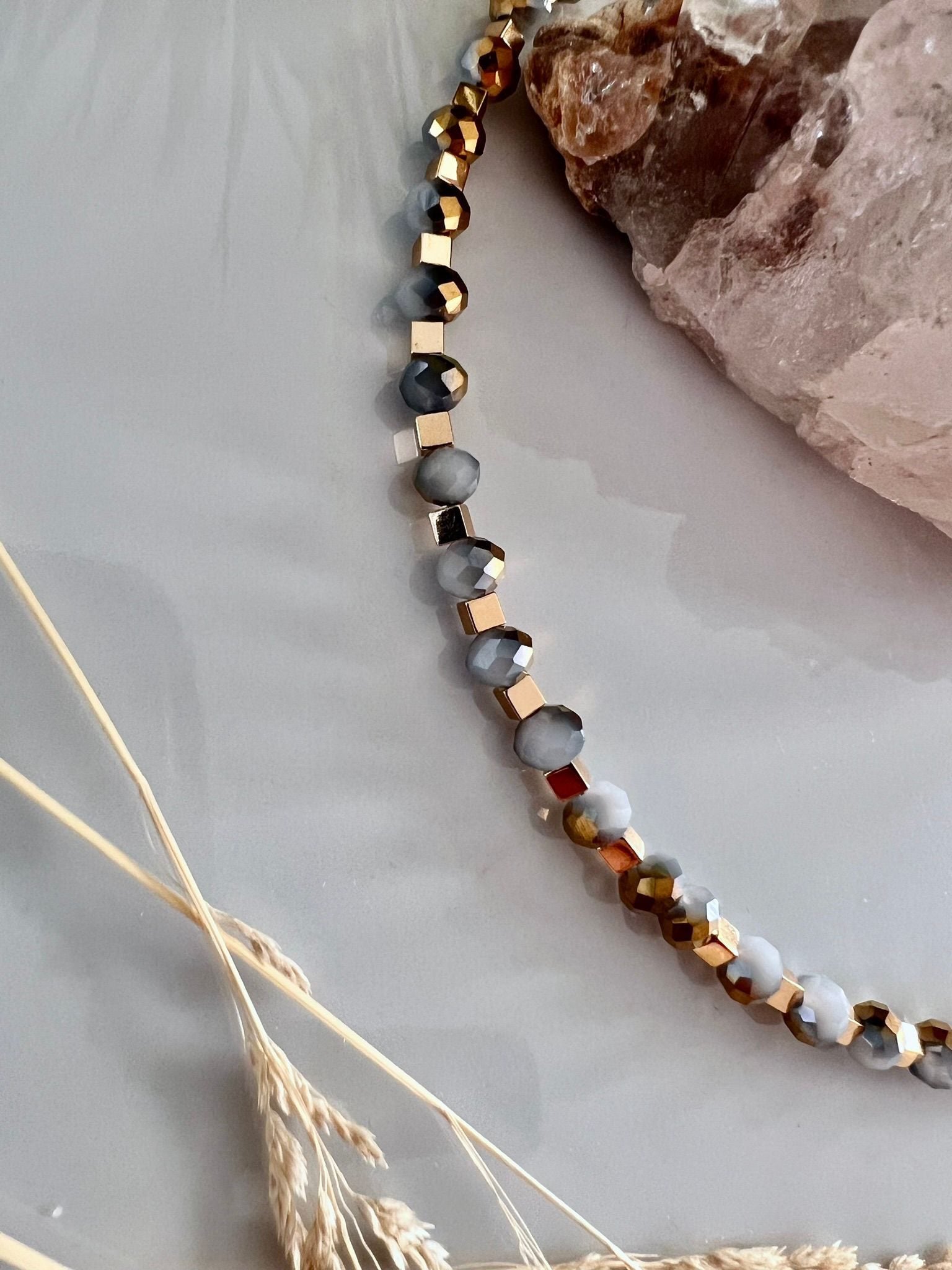Dames ketting Czech Glaskraal goud/lichtgrijs ( Handmade) image 2