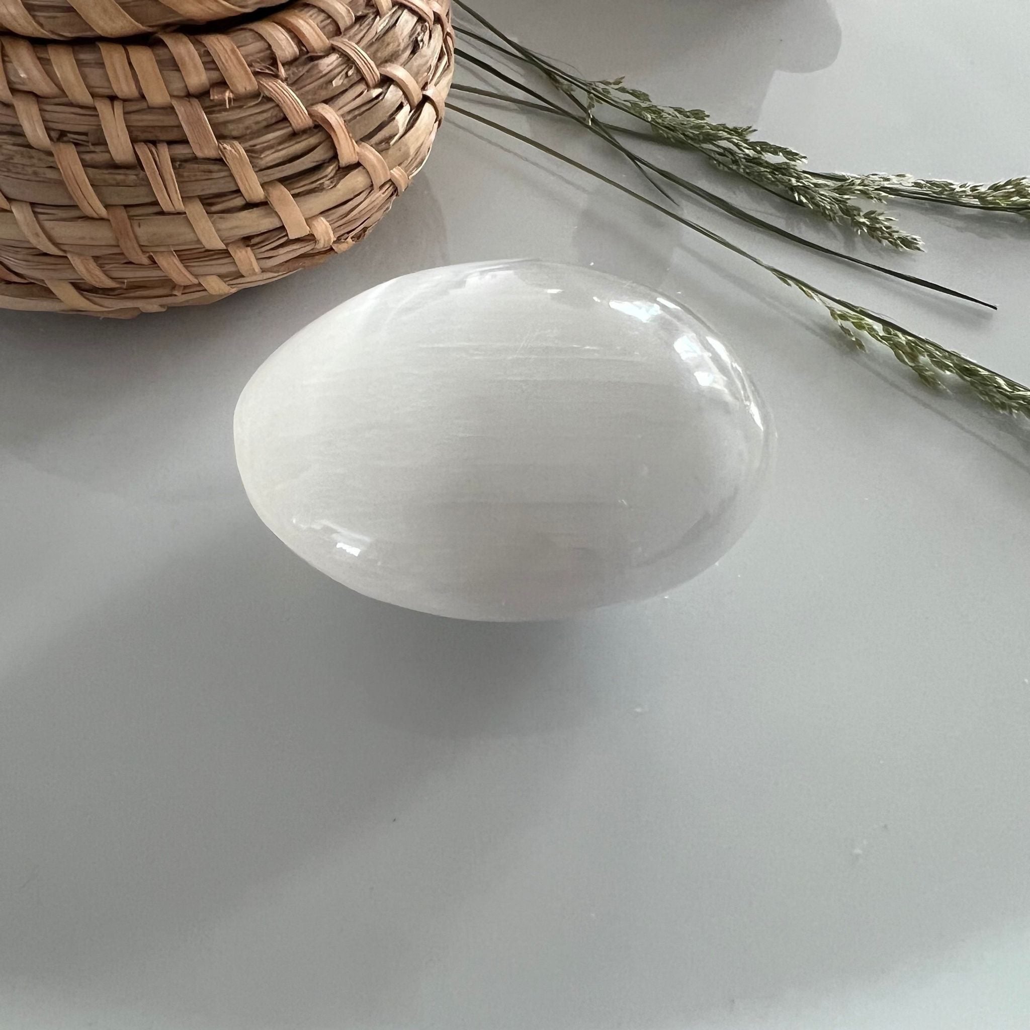 Seleniet jumbo meditatie handsteen image 0