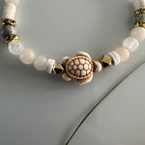 armband maansteen met schildpad tussen bedel image 0