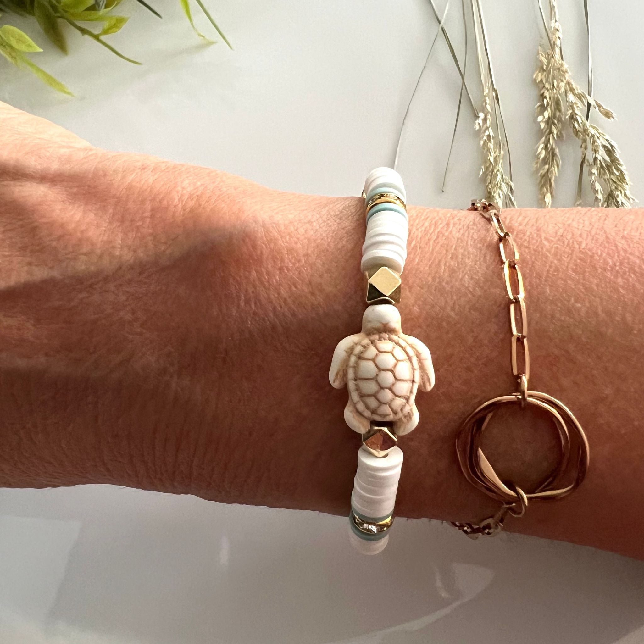 armband maansteen met schildpad tussen bedel image 1