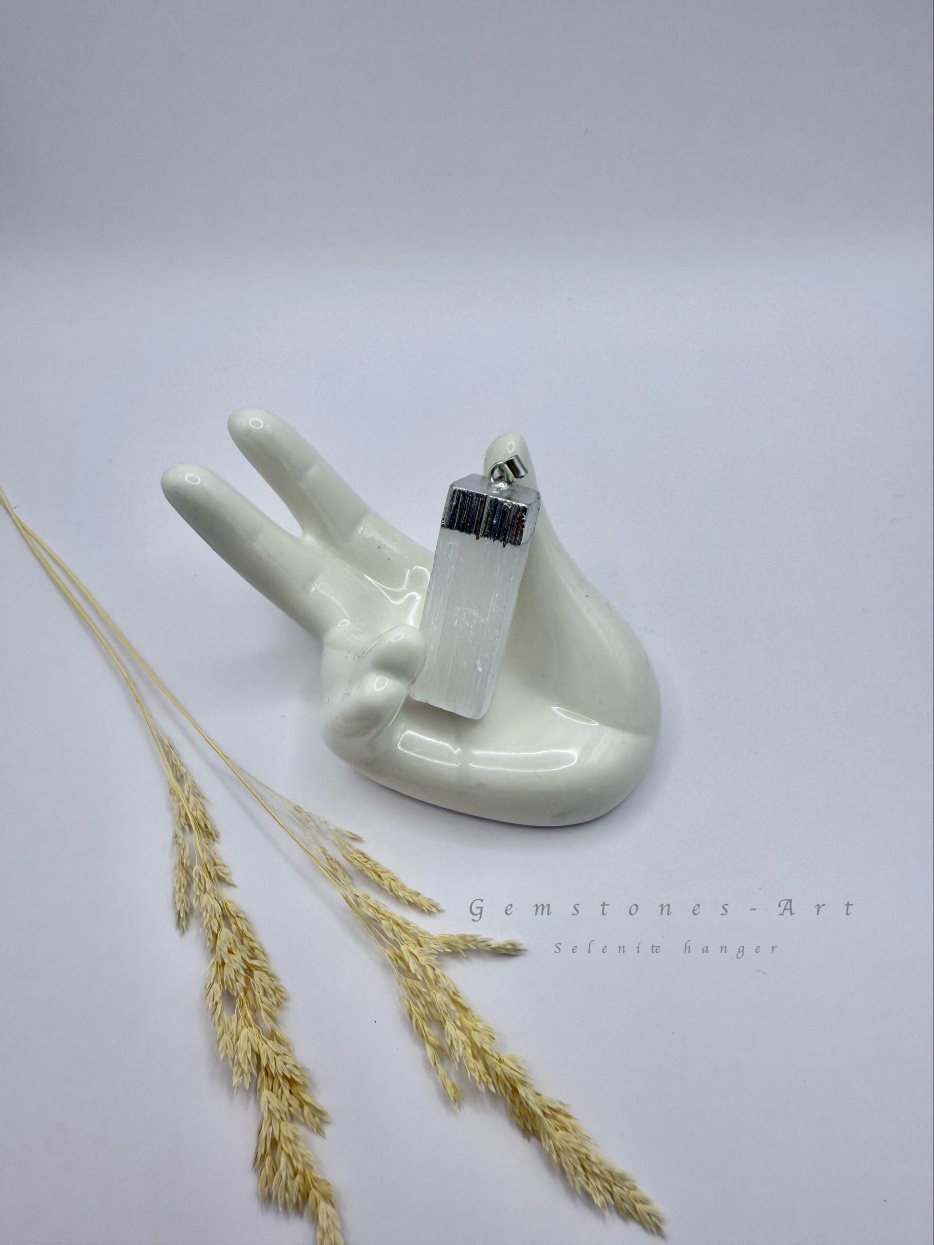 Seleniet hanger image 1