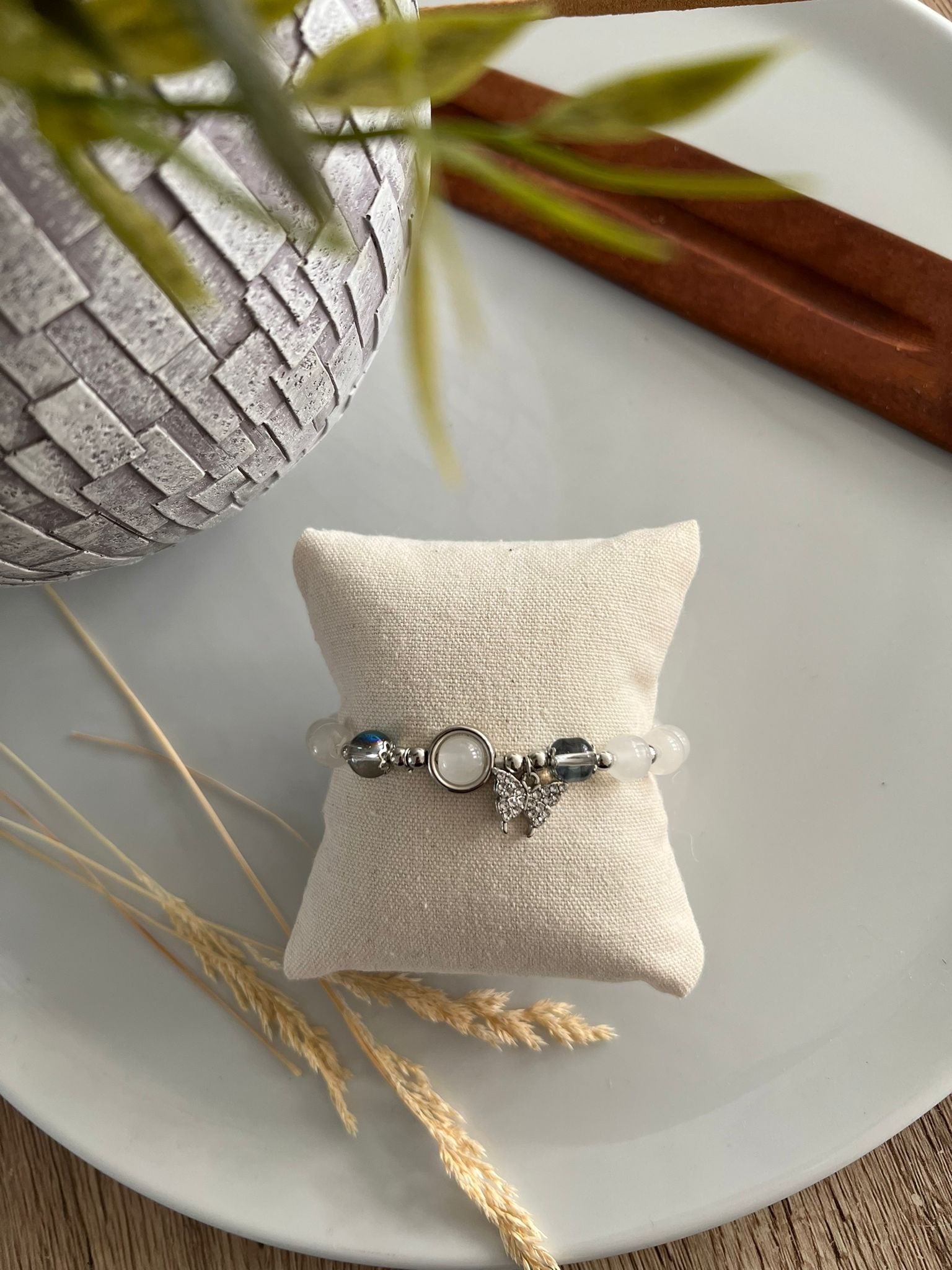 Armband maansteen met vlinder image 0