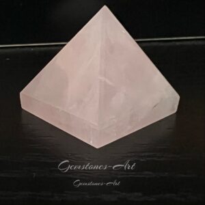 Rozenkwarts pyramide