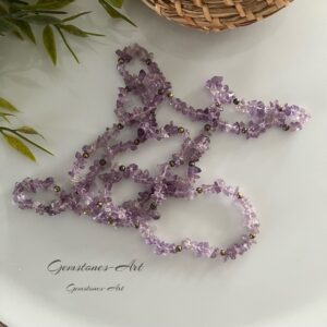 Ketting met split amethist en zilverkleurige kraaltjes