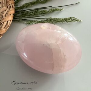 Jumbo edelsteen Rozenkwarts  - gewicht: 105gram lengte 6cm