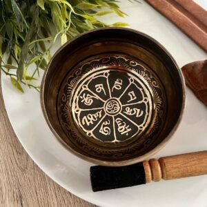 Klankschaal ( met klopper) Tibetaans gegraveerd